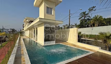 CASA à venda com piscina e 4 quartos em Peruíbe, no bairro Residencial Flora Rica