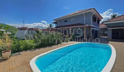 CASA à venda com piscina e 5 quartos em Peruíbe, no bairro Jardim Ribamar