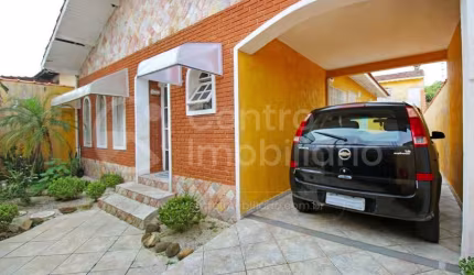 CASA à venda com 2 quartos em Peruíbe, no bairro Centro