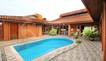 CASA à venda com piscina e 4 quartos em Peruíbe, no bairro Jardim Imperador