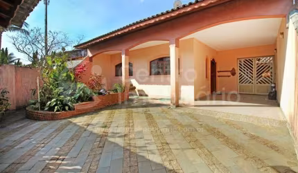 CASA à venda com 3 quartos em Peruíbe, no bairro Balneário Casa Blanca