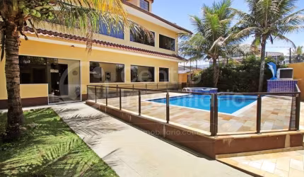 CASA à venda com piscina e 6 quartos em Peruíbe, no bairro Balneario Arpoador