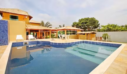 CASA à venda com piscina e 3 quartos em Peruíbe, no bairro Bougainvillee V