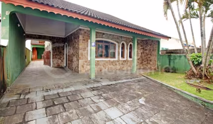 CASA à venda com 4 quartos em Peruíbe, no bairro Parque Balneario Oasis