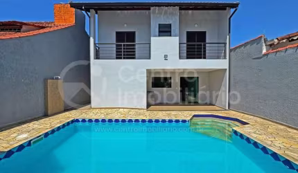 CASA à venda com piscina e 4 quartos em Peruíbe, no bairro Balneario Josedy