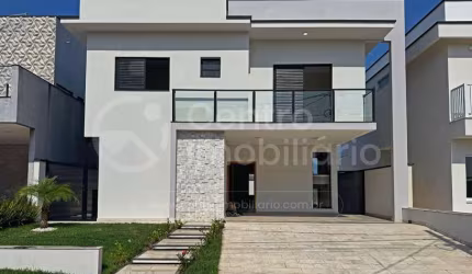 CASA à venda com piscina e 4 quartos em Peruíbe, no bairro Residencial Flora Rica