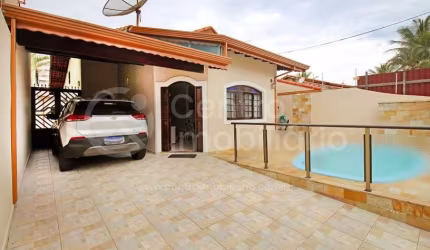 CASA à venda com piscina e 3 quartos em Peruíbe, no bairro Balneario Sambura