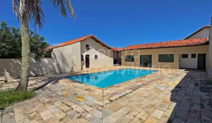 CASA à venda com piscina e 3 quartos em Peruíbe, no bairro Estancia Sao Jose