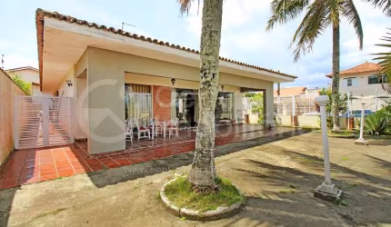 CASA à venda com 4 quartos em Peruíbe, no bairro Balneario Florida