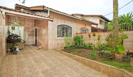 CASA à venda com 2 quartos em Peruíbe, no bairro Balneario Arpoador