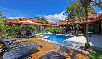CASA à venda com piscina e 6 quartos em Peruíbe, no bairro Bougainvillee III