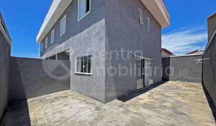 CASA à venda com piscina e 2 quartos em Peruíbe, no bairro Estancia Sao Jose