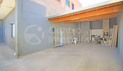 CASA à venda com 2 quartos em Peruíbe, no bairro Maria H Novaes