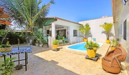 CASA à venda com piscina e 3 quartos em Peruíbe, no bairro Jd Caraminguava