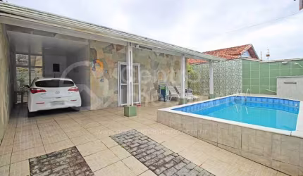 CASA à venda com piscina e 3 quartos em Peruíbe, no bairro Balneario Florida