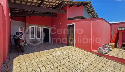 CASA à venda com piscina e 3 quartos em Peruíbe, no bairro Balneario Sambura