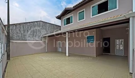 CASA à venda com 5 quartos em Peruíbe, no bairro Centro