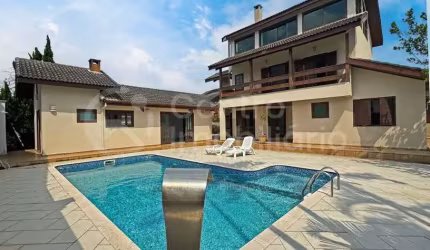CASA à venda com piscina e 3 quartos em Peruíbe, no bairro Jardim Três Marias