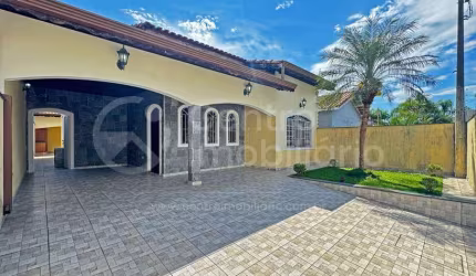 CASA à venda com 3 quartos em Peruíbe, no bairro Parque Balneario Oasis