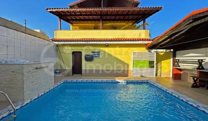 CASA à venda com piscina e 4 quartos em Peruíbe, no bairro Maria H Novaes
