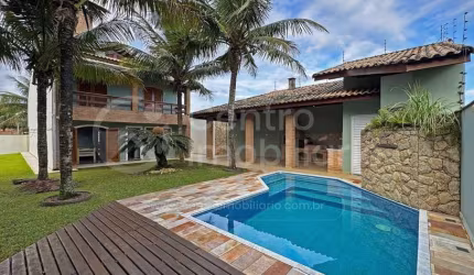 CASA à venda com piscina e 6 quartos em Peruíbe, no bairro Maria H Novaes