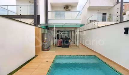 CASA à venda com piscina e 3 quartos em Peruíbe, no bairro Centro