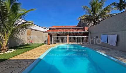 CASA à venda com piscina e 3 quartos em Peruíbe, no bairro Maria H Novaes