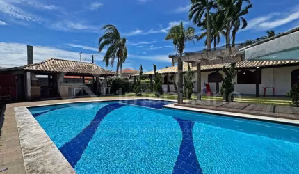 CASA à venda com piscina e 2 quartos em Peruíbe, no bairro Parque Balneario Oasis