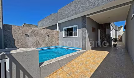 CASA à venda com piscina e 2 quartos em Peruíbe, no bairro Flora Rica