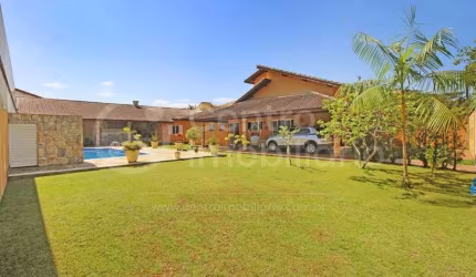 CASA à venda com piscina e 5 quartos em Peruíbe, no bairro Jardim Sao Luiz