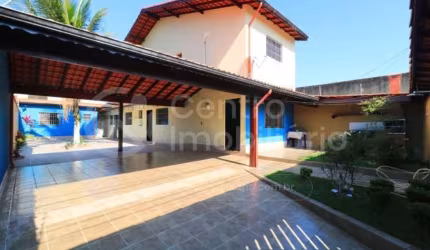 CASA à venda com 4 quartos em Peruíbe, no bairro Belmira Novaes