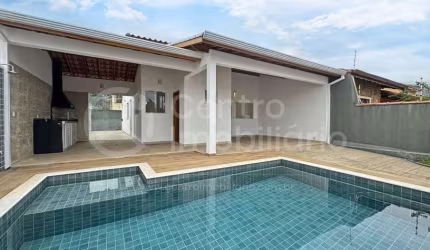 CASA à venda com piscina e 3 quartos em Peruíbe, no bairro Jardim Marcia