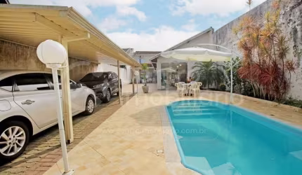 CASA à venda com piscina e 4 quartos em Peruíbe, no bairro Centro