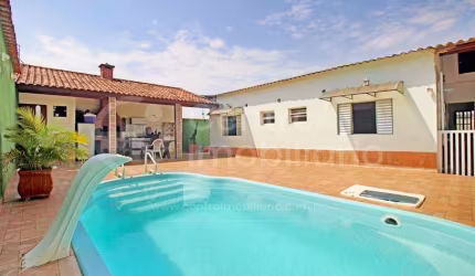 CASA à venda com piscina e 2 quartos em Peruíbe, no bairro Parque Turistico