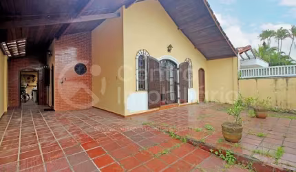CASA à venda com 2 quartos em Peruíbe, no bairro Jardim Três Marias