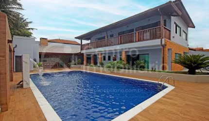 CASA à venda com piscina e 5 quartos em Peruíbe, no bairro Jardim Icaraiba