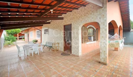 CASA à venda com 4 quartos em Peruíbe, no bairro Centro