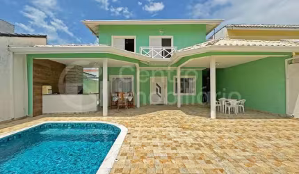 CASA à venda com piscina e 3 quartos em Peruíbe, no bairro Jardim Imperador