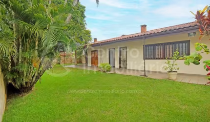 CASA à venda com 3 quartos em Peruíbe, no bairro Jardim Imperador