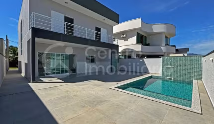 CASA à venda com piscina e 3 quartos em Peruíbe, no bairro Bougainvillee IV