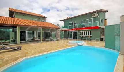 CASA à venda com piscina e 2 quartos em Peruíbe, no bairro Estancia Sao Jose