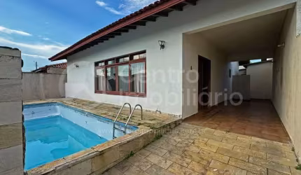 CASA à venda com piscina e 3 quartos em Peruíbe, no bairro Parque Turistico