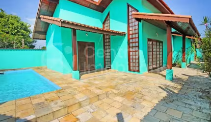 CASA à venda com piscina e 3 quartos em Peruíbe, no bairro Estancia Balnearia Convento Velho
