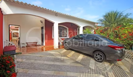 CASA à venda com 3 quartos em Peruíbe, no bairro Parque Balneario Oasis