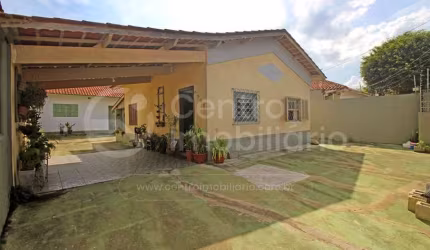 CASA à venda com 2 quartos em Peruíbe, no bairro Balneario Florida