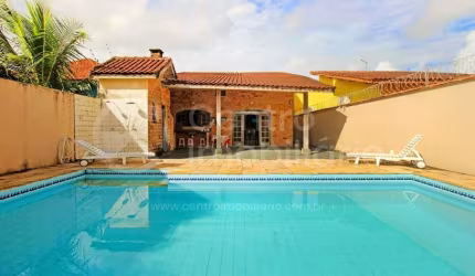 CASA à venda com piscina e 3 quartos em Peruíbe, no bairro Maria H Novaes
