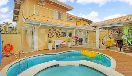 CASA à venda com piscina e 4 quartos em Peruíbe, no bairro Balneario Sambura