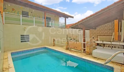 CASA à venda com piscina e 2 quartos em Peruíbe, no bairro Belmira Novaes