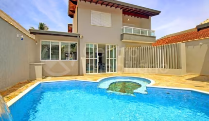 CASA à venda com piscina e 3 quartos em Peruíbe, no bairro Parque Balneario Oasis