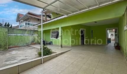 CASA à venda com 3 quartos em Peruíbe, no bairro Jardim Icaraiba